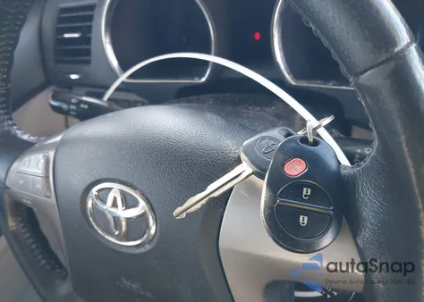 2010 Toyota Highlander Base V6 z USA, uszkodzony, nr VIN 5TDBK3EH2AS017271